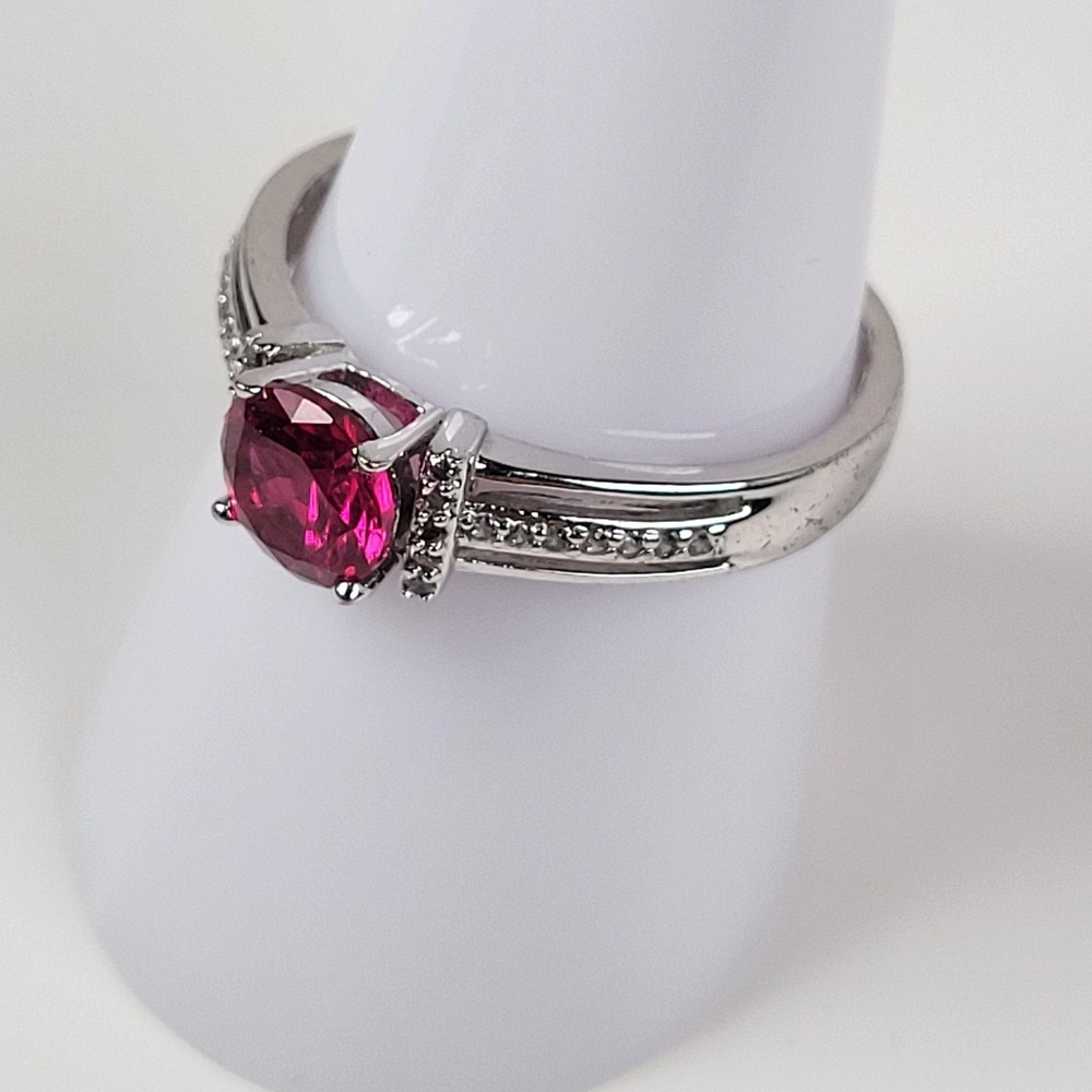 Vintage Style Ruby Red Glass Ring Silver Tone Size 9 Glow Stone